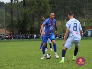 
<a style='margin-left: 5px;' class='btn btn-xs btn-social btn-facebook' href='https://www.facebook.com/sharer/sharer.php?u=https://www.boladovale.com.br/imgs/800-800-90/conteudo/fotos/1645/img9307.jpg' rel='popup' data-width='500' data-height='400'><i class='fa fa-facebook'></i>Compartilhar <span class='hidden-xs'>no Facebook</span>
</a> 
<a class='btn btn-default btn-xs' target='_blank' href='imgs/800-800-90/conteudo/fotos/1645/img9307.jpg'>
<span class='glyphicon glyphicon-cloud-download'></span> Salvar
</a> 
<span></span>