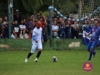 
<a style='margin-left: 5px;' class='btn btn-xs btn-social btn-facebook' href='https://www.facebook.com/sharer/sharer.php?u=https://www.boladovale.com.br/imgs/800-800-90/conteudo/fotos/1645/img9319.jpg' rel='popup' data-width='500' data-height='400'><i class='fa fa-facebook'></i>Compartilhar <span class='hidden-xs'>no Facebook</span>
</a> 
<a class='btn btn-default btn-xs' target='_blank' href='imgs/800-800-90/conteudo/fotos/1645/img9319.jpg'>
<span class='glyphicon glyphicon-cloud-download'></span> Salvar
</a> 
<span></span>