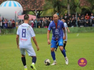 
<a style='margin-left: 5px;' class='btn btn-xs btn-social btn-facebook' href='https://www.facebook.com/sharer/sharer.php?u=https://www.boladovale.com.br/imgs/800-800-90/conteudo/fotos/1645/img9336.jpg' rel='popup' data-width='500' data-height='400'><i class='fa fa-facebook'></i>Compartilhar <span class='hidden-xs'>no Facebook</span>
</a> 
<a class='btn btn-default btn-xs' target='_blank' href='imgs/800-800-90/conteudo/fotos/1645/img9336.jpg'>
<span class='glyphicon glyphicon-cloud-download'></span> Salvar
</a> 
<span></span>