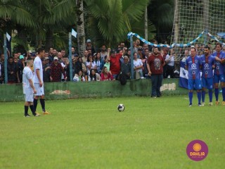 
<a style='margin-left: 5px;' class='btn btn-xs btn-social btn-facebook' href='https://www.facebook.com/sharer/sharer.php?u=https://www.boladovale.com.br/imgs/800-800-90/conteudo/fotos/1645/img9351.jpg' rel='popup' data-width='500' data-height='400'><i class='fa fa-facebook'></i>Compartilhar <span class='hidden-xs'>no Facebook</span>
</a> 
<a class='btn btn-default btn-xs' target='_blank' href='imgs/800-800-90/conteudo/fotos/1645/img9351.jpg'>
<span class='glyphicon glyphicon-cloud-download'></span> Salvar
</a> 
<span></span>