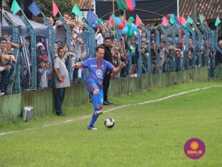 
<a style='margin-left: 5px;' class='btn btn-xs btn-social btn-facebook' href='https://www.facebook.com/sharer/sharer.php?u=https://www.boladovale.com.br/imgs/800-800-90/conteudo/fotos/1645/img9356.jpg' rel='popup' data-width='500' data-height='400'><i class='fa fa-facebook'></i>Compartilhar <span class='hidden-xs'>no Facebook</span>
</a> 
<a class='btn btn-default btn-xs' target='_blank' href='imgs/800-800-90/conteudo/fotos/1645/img9356.jpg'>
<span class='glyphicon glyphicon-cloud-download'></span> Salvar
</a> 
<span></span>