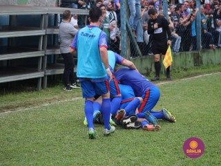 
<a style='margin-left: 5px;' class='btn btn-xs btn-social btn-facebook' href='https://www.facebook.com/sharer/sharer.php?u=https://www.boladovale.com.br/imgs/800-800-90/conteudo/fotos/1645/img9398.jpg' rel='popup' data-width='500' data-height='400'><i class='fa fa-facebook'></i>Compartilhar <span class='hidden-xs'>no Facebook</span>
</a> 
<a class='btn btn-default btn-xs' target='_blank' href='imgs/800-800-90/conteudo/fotos/1645/img9398.jpg'>
<span class='glyphicon glyphicon-cloud-download'></span> Salvar
</a> 
<span></span>