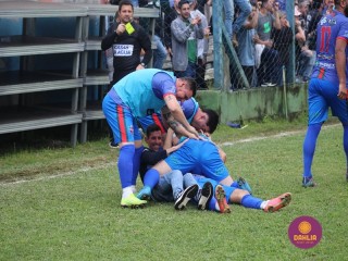 
<a style='margin-left: 5px;' class='btn btn-xs btn-social btn-facebook' href='https://www.facebook.com/sharer/sharer.php?u=https://www.boladovale.com.br/imgs/800-800-90/conteudo/fotos/1645/img9402.jpg' rel='popup' data-width='500' data-height='400'><i class='fa fa-facebook'></i>Compartilhar <span class='hidden-xs'>no Facebook</span>
</a> 
<a class='btn btn-default btn-xs' target='_blank' href='imgs/800-800-90/conteudo/fotos/1645/img9402.jpg'>
<span class='glyphicon glyphicon-cloud-download'></span> Salvar
</a> 
<span></span>