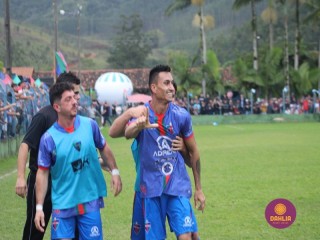 
<a style='margin-left: 5px;' class='btn btn-xs btn-social btn-facebook' href='https://www.facebook.com/sharer/sharer.php?u=https://www.boladovale.com.br/imgs/800-800-90/conteudo/fotos/1645/img9405.jpg' rel='popup' data-width='500' data-height='400'><i class='fa fa-facebook'></i>Compartilhar <span class='hidden-xs'>no Facebook</span>
</a> 
<a class='btn btn-default btn-xs' target='_blank' href='imgs/800-800-90/conteudo/fotos/1645/img9405.jpg'>
<span class='glyphicon glyphicon-cloud-download'></span> Salvar
</a> 
<span></span>