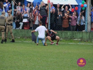 
<a style='margin-left: 5px;' class='btn btn-xs btn-social btn-facebook' href='https://www.facebook.com/sharer/sharer.php?u=https://www.boladovale.com.br/imgs/800-800-90/conteudo/fotos/1645/img9415-108.jpg' rel='popup' data-width='500' data-height='400'><i class='fa fa-facebook'></i>Compartilhar <span class='hidden-xs'>no Facebook</span>
</a> 
<a class='btn btn-default btn-xs' target='_blank' href='imgs/800-800-90/conteudo/fotos/1645/img9415-108.jpg'>
<span class='glyphicon glyphicon-cloud-download'></span> Salvar
</a> 
<span></span>