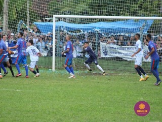 
<a style='margin-left: 5px;' class='btn btn-xs btn-social btn-facebook' href='https://www.facebook.com/sharer/sharer.php?u=https://www.boladovale.com.br/imgs/800-800-90/conteudo/fotos/1645/img9415-46.jpg' rel='popup' data-width='500' data-height='400'><i class='fa fa-facebook'></i>Compartilhar <span class='hidden-xs'>no Facebook</span>
</a> 
<a class='btn btn-default btn-xs' target='_blank' href='imgs/800-800-90/conteudo/fotos/1645/img9415-46.jpg'>
<span class='glyphicon glyphicon-cloud-download'></span> Salvar
</a> 
<span></span>