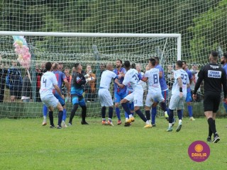 
<a style='margin-left: 5px;' class='btn btn-xs btn-social btn-facebook' href='https://www.facebook.com/sharer/sharer.php?u=https://www.boladovale.com.br/imgs/800-800-90/conteudo/fotos/1645/img9415-54.jpg' rel='popup' data-width='500' data-height='400'><i class='fa fa-facebook'></i>Compartilhar <span class='hidden-xs'>no Facebook</span>
</a> 
<a class='btn btn-default btn-xs' target='_blank' href='imgs/800-800-90/conteudo/fotos/1645/img9415-54.jpg'>
<span class='glyphicon glyphicon-cloud-download'></span> Salvar
</a> 
<span></span>