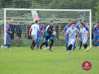 
<a style='margin-left: 5px;' class='btn btn-xs btn-social btn-facebook' href='https://www.facebook.com/sharer/sharer.php?u=https://www.boladovale.com.br/imgs/800-800-90/conteudo/fotos/1645/img9415-58.jpg' rel='popup' data-width='500' data-height='400'><i class='fa fa-facebook'></i>Compartilhar <span class='hidden-xs'>no Facebook</span>
</a> 
<a class='btn btn-default btn-xs' target='_blank' href='imgs/800-800-90/conteudo/fotos/1645/img9415-58.jpg'>
<span class='glyphicon glyphicon-cloud-download'></span> Salvar
</a> 
<span></span>