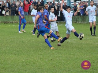 
<a style='margin-left: 5px;' class='btn btn-xs btn-social btn-facebook' href='https://www.facebook.com/sharer/sharer.php?u=https://www.boladovale.com.br/imgs/800-800-90/conteudo/fotos/1645/img9415-72.jpg' rel='popup' data-width='500' data-height='400'><i class='fa fa-facebook'></i>Compartilhar <span class='hidden-xs'>no Facebook</span>
</a> 
<a class='btn btn-default btn-xs' target='_blank' href='imgs/800-800-90/conteudo/fotos/1645/img9415-72.jpg'>
<span class='glyphicon glyphicon-cloud-download'></span> Salvar
</a> 
<span></span>