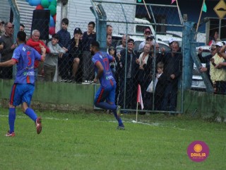 
<a style='margin-left: 5px;' class='btn btn-xs btn-social btn-facebook' href='https://www.facebook.com/sharer/sharer.php?u=https://www.boladovale.com.br/imgs/800-800-90/conteudo/fotos/1645/img9415-86.jpg' rel='popup' data-width='500' data-height='400'><i class='fa fa-facebook'></i>Compartilhar <span class='hidden-xs'>no Facebook</span>
</a> 
<a class='btn btn-default btn-xs' target='_blank' href='imgs/800-800-90/conteudo/fotos/1645/img9415-86.jpg'>
<span class='glyphicon glyphicon-cloud-download'></span> Salvar
</a> 
<span></span>