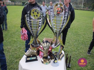
<a style='margin-left: 5px;' class='btn btn-xs btn-social btn-facebook' href='https://www.facebook.com/sharer/sharer.php?u=https://www.boladovale.com.br/imgs/800-800-90/conteudo/fotos/1646/img9449.jpg' rel='popup' data-width='500' data-height='400'><i class='fa fa-facebook'></i>Compartilhar <span class='hidden-xs'>no Facebook</span>
</a> 
<a class='btn btn-default btn-xs' target='_blank' href='imgs/800-800-90/conteudo/fotos/1646/img9449.jpg'>
<span class='glyphicon glyphicon-cloud-download'></span> Salvar
</a> 
<span></span>