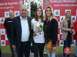 
<a style='margin-left: 5px;' class='btn btn-xs btn-social btn-facebook' href='https://www.facebook.com/sharer/sharer.php?u=https://www.boladovale.com.br/imgs/800-800-90/conteudo/fotos/1646/img9450.jpg' rel='popup' data-width='500' data-height='400'><i class='fa fa-facebook'></i>Compartilhar <span class='hidden-xs'>no Facebook</span>
</a> 
<a class='btn btn-default btn-xs' target='_blank' href='imgs/800-800-90/conteudo/fotos/1646/img9450.jpg'>
<span class='glyphicon glyphicon-cloud-download'></span> Salvar
</a> 
<span></span>