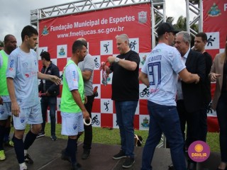 
<a style='margin-left: 5px;' class='btn btn-xs btn-social btn-facebook' href='https://www.facebook.com/sharer/sharer.php?u=https://www.boladovale.com.br/imgs/800-800-90/conteudo/fotos/1646/img9473.jpg' rel='popup' data-width='500' data-height='400'><i class='fa fa-facebook'></i>Compartilhar <span class='hidden-xs'>no Facebook</span>
</a> 
<a class='btn btn-default btn-xs' target='_blank' href='imgs/800-800-90/conteudo/fotos/1646/img9473.jpg'>
<span class='glyphicon glyphicon-cloud-download'></span> Salvar
</a> 
<span></span>