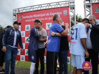 
<a style='margin-left: 5px;' class='btn btn-xs btn-social btn-facebook' href='https://www.facebook.com/sharer/sharer.php?u=https://www.boladovale.com.br/imgs/800-800-90/conteudo/fotos/1646/img9485.jpg' rel='popup' data-width='500' data-height='400'><i class='fa fa-facebook'></i>Compartilhar <span class='hidden-xs'>no Facebook</span>
</a> 
<a class='btn btn-default btn-xs' target='_blank' href='imgs/800-800-90/conteudo/fotos/1646/img9485.jpg'>
<span class='glyphicon glyphicon-cloud-download'></span> Salvar
</a> 
<span></span>