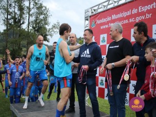 
<a style='margin-left: 5px;' class='btn btn-xs btn-social btn-facebook' href='https://www.facebook.com/sharer/sharer.php?u=https://www.boladovale.com.br/imgs/800-800-90/conteudo/fotos/1646/img9529.jpg' rel='popup' data-width='500' data-height='400'><i class='fa fa-facebook'></i>Compartilhar <span class='hidden-xs'>no Facebook</span>
</a> 
<a class='btn btn-default btn-xs' target='_blank' href='imgs/800-800-90/conteudo/fotos/1646/img9529.jpg'>
<span class='glyphicon glyphicon-cloud-download'></span> Salvar
</a> 
<span></span>