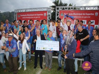 
<a style='margin-left: 5px;' class='btn btn-xs btn-social btn-facebook' href='https://www.facebook.com/sharer/sharer.php?u=https://www.boladovale.com.br/imgs/800-800-90/conteudo/fotos/1646/img9574.jpg' rel='popup' data-width='500' data-height='400'><i class='fa fa-facebook'></i>Compartilhar <span class='hidden-xs'>no Facebook</span>
</a> 
<a class='btn btn-default btn-xs' target='_blank' href='imgs/800-800-90/conteudo/fotos/1646/img9574.jpg'>
<span class='glyphicon glyphicon-cloud-download'></span> Salvar
</a> 
<span></span>