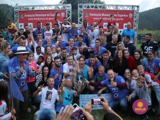 
<a style='margin-left: 5px;' class='btn btn-xs btn-social btn-facebook' href='https://www.facebook.com/sharer/sharer.php?u=https://www.boladovale.com.br/imgs/800-800-90/conteudo/fotos/1646/img9594.jpg' rel='popup' data-width='500' data-height='400'><i class='fa fa-facebook'></i>Compartilhar <span class='hidden-xs'>no Facebook</span>
</a> 
<a class='btn btn-default btn-xs' target='_blank' href='imgs/800-800-90/conteudo/fotos/1646/img9594.jpg'>
<span class='glyphicon glyphicon-cloud-download'></span> Salvar
</a> 
<span></span>
