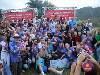 
<a style='margin-left: 5px;' class='btn btn-xs btn-social btn-facebook' href='https://www.facebook.com/sharer/sharer.php?u=https://www.boladovale.com.br/imgs/800-800-90/conteudo/fotos/1646/img9600.jpg' rel='popup' data-width='500' data-height='400'><i class='fa fa-facebook'></i>Compartilhar <span class='hidden-xs'>no Facebook</span>
</a> 
<a class='btn btn-default btn-xs' target='_blank' href='imgs/800-800-90/conteudo/fotos/1646/img9600.jpg'>
<span class='glyphicon glyphicon-cloud-download'></span> Salvar
</a> 
<span></span>