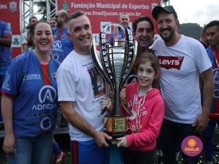 
<a style='margin-left: 5px;' class='btn btn-xs btn-social btn-facebook' href='https://www.facebook.com/sharer/sharer.php?u=https://www.boladovale.com.br/imgs/800-800-90/conteudo/fotos/1646/img9633.jpg' rel='popup' data-width='500' data-height='400'><i class='fa fa-facebook'></i>Compartilhar <span class='hidden-xs'>no Facebook</span>
</a> 
<a class='btn btn-default btn-xs' target='_blank' href='imgs/800-800-90/conteudo/fotos/1646/img9633.jpg'>
<span class='glyphicon glyphicon-cloud-download'></span> Salvar
</a> 
<span></span>