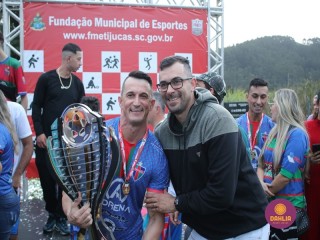
<a style='margin-left: 5px;' class='btn btn-xs btn-social btn-facebook' href='https://www.facebook.com/sharer/sharer.php?u=https://www.boladovale.com.br/imgs/800-800-90/conteudo/fotos/1646/img9669.jpg' rel='popup' data-width='500' data-height='400'><i class='fa fa-facebook'></i>Compartilhar <span class='hidden-xs'>no Facebook</span>
</a> 
<a class='btn btn-default btn-xs' target='_blank' href='imgs/800-800-90/conteudo/fotos/1646/img9669.jpg'>
<span class='glyphicon glyphicon-cloud-download'></span> Salvar
</a> 
<span></span>