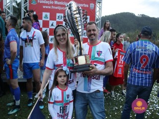 
<a style='margin-left: 5px;' class='btn btn-xs btn-social btn-facebook' href='https://www.facebook.com/sharer/sharer.php?u=https://www.boladovale.com.br/imgs/800-800-90/conteudo/fotos/1646/img9699.jpg' rel='popup' data-width='500' data-height='400'><i class='fa fa-facebook'></i>Compartilhar <span class='hidden-xs'>no Facebook</span>
</a> 
<a class='btn btn-default btn-xs' target='_blank' href='imgs/800-800-90/conteudo/fotos/1646/img9699.jpg'>
<span class='glyphicon glyphicon-cloud-download'></span> Salvar
</a> 
<span></span>