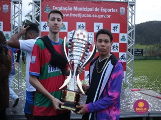 
<a style='margin-left: 5px;' class='btn btn-xs btn-social btn-facebook' href='https://www.facebook.com/sharer/sharer.php?u=https://www.boladovale.com.br/imgs/800-800-90/conteudo/fotos/1646/img9712.jpg' rel='popup' data-width='500' data-height='400'><i class='fa fa-facebook'></i>Compartilhar <span class='hidden-xs'>no Facebook</span>
</a> 
<a class='btn btn-default btn-xs' target='_blank' href='imgs/800-800-90/conteudo/fotos/1646/img9712.jpg'>
<span class='glyphicon glyphicon-cloud-download'></span> Salvar
</a> 
<span></span>