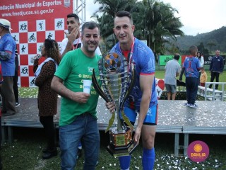 
<a style='margin-left: 5px;' class='btn btn-xs btn-social btn-facebook' href='https://www.facebook.com/sharer/sharer.php?u=https://www.boladovale.com.br/imgs/800-800-90/conteudo/fotos/1646/img9733.jpg' rel='popup' data-width='500' data-height='400'><i class='fa fa-facebook'></i>Compartilhar <span class='hidden-xs'>no Facebook</span>
</a> 
<a class='btn btn-default btn-xs' target='_blank' href='imgs/800-800-90/conteudo/fotos/1646/img9733.jpg'>
<span class='glyphicon glyphicon-cloud-download'></span> Salvar
</a> 
<span></span>