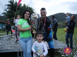 
<a style='margin-left: 5px;' class='btn btn-xs btn-social btn-facebook' href='https://www.facebook.com/sharer/sharer.php?u=https://www.boladovale.com.br/imgs/800-800-90/conteudo/fotos/1646/img9740.jpg' rel='popup' data-width='500' data-height='400'><i class='fa fa-facebook'></i>Compartilhar <span class='hidden-xs'>no Facebook</span>
</a> 
<a class='btn btn-default btn-xs' target='_blank' href='imgs/800-800-90/conteudo/fotos/1646/img9740.jpg'>
<span class='glyphicon glyphicon-cloud-download'></span> Salvar
</a> 
<span></span>