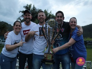 
<a style='margin-left: 5px;' class='btn btn-xs btn-social btn-facebook' href='https://www.facebook.com/sharer/sharer.php?u=https://www.boladovale.com.br/imgs/800-800-90/conteudo/fotos/1646/img9754.jpg' rel='popup' data-width='500' data-height='400'><i class='fa fa-facebook'></i>Compartilhar <span class='hidden-xs'>no Facebook</span>
</a> 
<a class='btn btn-default btn-xs' target='_blank' href='imgs/800-800-90/conteudo/fotos/1646/img9754.jpg'>
<span class='glyphicon glyphicon-cloud-download'></span> Salvar
</a> 
<span></span>