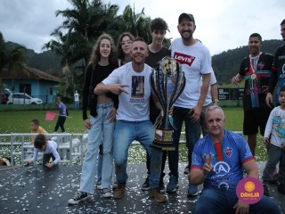
<a style='margin-left: 5px;' class='btn btn-xs btn-social btn-facebook' href='https://www.facebook.com/sharer/sharer.php?u=https://www.boladovale.com.br/imgs/800-800-90/conteudo/fotos/1646/img9763.jpg' rel='popup' data-width='500' data-height='400'><i class='fa fa-facebook'></i>Compartilhar <span class='hidden-xs'>no Facebook</span>
</a> 
<a class='btn btn-default btn-xs' target='_blank' href='imgs/800-800-90/conteudo/fotos/1646/img9763.jpg'>
<span class='glyphicon glyphicon-cloud-download'></span> Salvar
</a> 
<span></span>