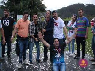 
<a style='margin-left: 5px;' class='btn btn-xs btn-social btn-facebook' href='https://www.facebook.com/sharer/sharer.php?u=https://www.boladovale.com.br/imgs/800-800-90/conteudo/fotos/1646/img9796.jpg' rel='popup' data-width='500' data-height='400'><i class='fa fa-facebook'></i>Compartilhar <span class='hidden-xs'>no Facebook</span>
</a> 
<a class='btn btn-default btn-xs' target='_blank' href='imgs/800-800-90/conteudo/fotos/1646/img9796.jpg'>
<span class='glyphicon glyphicon-cloud-download'></span> Salvar
</a> 
<span></span>