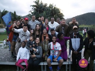 
<a style='margin-left: 5px;' class='btn btn-xs btn-social btn-facebook' href='https://www.facebook.com/sharer/sharer.php?u=https://www.boladovale.com.br/imgs/800-800-90/conteudo/fotos/1646/img9865.jpg' rel='popup' data-width='500' data-height='400'><i class='fa fa-facebook'></i>Compartilhar <span class='hidden-xs'>no Facebook</span>
</a> 
<a class='btn btn-default btn-xs' target='_blank' href='imgs/800-800-90/conteudo/fotos/1646/img9865.jpg'>
<span class='glyphicon glyphicon-cloud-download'></span> Salvar
</a> 
<span></span>
