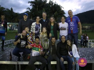 
<a style='margin-left: 5px;' class='btn btn-xs btn-social btn-facebook' href='https://www.facebook.com/sharer/sharer.php?u=https://www.boladovale.com.br/imgs/800-800-90/conteudo/fotos/1646/img9904.jpg' rel='popup' data-width='500' data-height='400'><i class='fa fa-facebook'></i>Compartilhar <span class='hidden-xs'>no Facebook</span>
</a> 
<a class='btn btn-default btn-xs' target='_blank' href='imgs/800-800-90/conteudo/fotos/1646/img9904.jpg'>
<span class='glyphicon glyphicon-cloud-download'></span> Salvar
</a> 
<span></span>