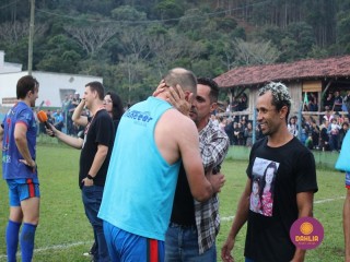 
<a style='margin-left: 5px;' class='btn btn-xs btn-social btn-facebook' href='https://www.facebook.com/sharer/sharer.php?u=https://www.boladovale.com.br/imgs/800-800-90/conteudo/fotos/1646/img9916-11.jpg' rel='popup' data-width='500' data-height='400'><i class='fa fa-facebook'></i>Compartilhar <span class='hidden-xs'>no Facebook</span>
</a> 
<a class='btn btn-default btn-xs' target='_blank' href='imgs/800-800-90/conteudo/fotos/1646/img9916-11.jpg'>
<span class='glyphicon glyphicon-cloud-download'></span> Salvar
</a> 
<span></span>