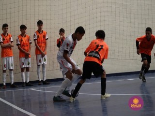 
<a style='margin-left: 5px;' class='btn btn-xs btn-social btn-facebook' href='https://www.facebook.com/sharer/sharer.php?u=https://www.boladovale.com.br/imgs/800-800-90/conteudo/fotos/1647/img0163.jpg' rel='popup' data-width='500' data-height='400'><i class='fa fa-facebook'></i>Compartilhar <span class='hidden-xs'>no Facebook</span>
</a> 
<a class='btn btn-default btn-xs' target='_blank' href='imgs/800-800-90/conteudo/fotos/1647/img0163.jpg'>
<span class='glyphicon glyphicon-cloud-download'></span> Salvar
</a> 
<span></span>