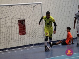 
<a style='margin-left: 5px;' class='btn btn-xs btn-social btn-facebook' href='https://www.facebook.com/sharer/sharer.php?u=https://www.boladovale.com.br/imgs/800-800-90/conteudo/fotos/1647/img0201.jpg' rel='popup' data-width='500' data-height='400'><i class='fa fa-facebook'></i>Compartilhar <span class='hidden-xs'>no Facebook</span>
</a> 
<a class='btn btn-default btn-xs' target='_blank' href='imgs/800-800-90/conteudo/fotos/1647/img0201.jpg'>
<span class='glyphicon glyphicon-cloud-download'></span> Salvar
</a> 
<span></span>