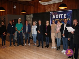 
<a style='margin-left: 5px;' class='btn btn-xs btn-social btn-facebook' href='https://www.facebook.com/sharer/sharer.php?u=https://www.boladovale.com.br/imgs/800-800-90/conteudo/fotos/1650/img0234.jpg' rel='popup' data-width='500' data-height='400'><i class='fa fa-facebook'></i>Compartilhar <span class='hidden-xs'>no Facebook</span>
</a> 
<a class='btn btn-default btn-xs' target='_blank' href='imgs/800-800-90/conteudo/fotos/1650/img0234.jpg'>
<span class='glyphicon glyphicon-cloud-download'></span> Salvar
</a> 
<span></span>