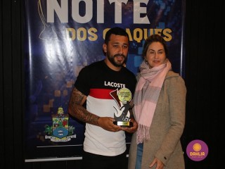 
<a style='margin-left: 5px;' class='btn btn-xs btn-social btn-facebook' href='https://www.facebook.com/sharer/sharer.php?u=https://www.boladovale.com.br/imgs/800-800-90/conteudo/fotos/1650/img0295.jpg' rel='popup' data-width='500' data-height='400'><i class='fa fa-facebook'></i>Compartilhar <span class='hidden-xs'>no Facebook</span>
</a> 
<a class='btn btn-default btn-xs' target='_blank' href='imgs/800-800-90/conteudo/fotos/1650/img0295.jpg'>
<span class='glyphicon glyphicon-cloud-download'></span> Salvar
</a> 
<span></span>