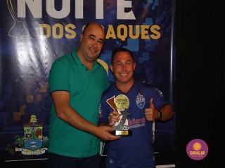 
<a style='margin-left: 5px;' class='btn btn-xs btn-social btn-facebook' href='https://www.facebook.com/sharer/sharer.php?u=https://www.boladovale.com.br/imgs/800-800-90/conteudo/fotos/1650/img0318.jpg' rel='popup' data-width='500' data-height='400'><i class='fa fa-facebook'></i>Compartilhar <span class='hidden-xs'>no Facebook</span>
</a> 
<a class='btn btn-default btn-xs' target='_blank' href='imgs/800-800-90/conteudo/fotos/1650/img0318.jpg'>
<span class='glyphicon glyphicon-cloud-download'></span> Salvar
</a> 
<span></span>