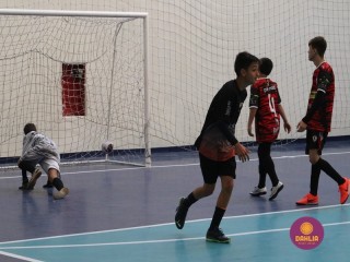 
<a style='margin-left: 5px;' class='btn btn-xs btn-social btn-facebook' href='https://www.facebook.com/sharer/sharer.php?u=https://www.boladovale.com.br/imgs/800-800-90/conteudo/fotos/1651/img0430.jpg' rel='popup' data-width='500' data-height='400'><i class='fa fa-facebook'></i>Compartilhar <span class='hidden-xs'>no Facebook</span>
</a> 
<a class='btn btn-default btn-xs' target='_blank' href='imgs/800-800-90/conteudo/fotos/1651/img0430.jpg'>
<span class='glyphicon glyphicon-cloud-download'></span> Salvar
</a> 
<span></span>