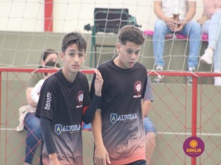 
<a style='margin-left: 5px;' class='btn btn-xs btn-social btn-facebook' href='https://www.facebook.com/sharer/sharer.php?u=https://www.boladovale.com.br/imgs/800-800-90/conteudo/fotos/1651/img0437.jpg' rel='popup' data-width='500' data-height='400'><i class='fa fa-facebook'></i>Compartilhar <span class='hidden-xs'>no Facebook</span>
</a> 
<a class='btn btn-default btn-xs' target='_blank' href='imgs/800-800-90/conteudo/fotos/1651/img0437.jpg'>
<span class='glyphicon glyphicon-cloud-download'></span> Salvar
</a> 
<span></span>