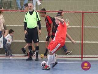 
<a style='margin-left: 5px;' class='btn btn-xs btn-social btn-facebook' href='https://www.facebook.com/sharer/sharer.php?u=https://www.boladovale.com.br/imgs/800-800-90/conteudo/fotos/1651/img0476.jpg' rel='popup' data-width='500' data-height='400'><i class='fa fa-facebook'></i>Compartilhar <span class='hidden-xs'>no Facebook</span>
</a> 
<a class='btn btn-default btn-xs' target='_blank' href='imgs/800-800-90/conteudo/fotos/1651/img0476.jpg'>
<span class='glyphicon glyphicon-cloud-download'></span> Salvar
</a> 
<span></span>