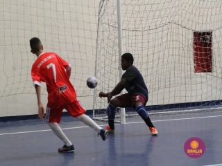 
<a style='margin-left: 5px;' class='btn btn-xs btn-social btn-facebook' href='https://www.facebook.com/sharer/sharer.php?u=https://www.boladovale.com.br/imgs/800-800-90/conteudo/fotos/1651/img0481.jpg' rel='popup' data-width='500' data-height='400'><i class='fa fa-facebook'></i>Compartilhar <span class='hidden-xs'>no Facebook</span>
</a> 
<a class='btn btn-default btn-xs' target='_blank' href='imgs/800-800-90/conteudo/fotos/1651/img0481.jpg'>
<span class='glyphicon glyphicon-cloud-download'></span> Salvar
</a> 
<span></span>