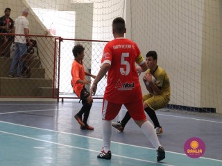 
<a style='margin-left: 5px;' class='btn btn-xs btn-social btn-facebook' href='https://www.facebook.com/sharer/sharer.php?u=https://www.boladovale.com.br/imgs/800-800-90/conteudo/fotos/1651/img0505.jpg' rel='popup' data-width='500' data-height='400'><i class='fa fa-facebook'></i>Compartilhar <span class='hidden-xs'>no Facebook</span>
</a> 
<a class='btn btn-default btn-xs' target='_blank' href='imgs/800-800-90/conteudo/fotos/1651/img0505.jpg'>
<span class='glyphicon glyphicon-cloud-download'></span> Salvar
</a> 
<span></span>