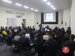 
<a style='margin-left: 5px;' class='btn btn-xs btn-social btn-facebook' href='https://www.facebook.com/sharer/sharer.php?u=https://www.boladovale.com.br/imgs/800-800-90/conteudo/fotos/1652/img0518.jpg' rel='popup' data-width='500' data-height='400'><i class='fa fa-facebook'></i>Compartilhar <span class='hidden-xs'>no Facebook</span>
</a> 
<a class='btn btn-default btn-xs' target='_blank' href='imgs/800-800-90/conteudo/fotos/1652/img0518.jpg'>
<span class='glyphicon glyphicon-cloud-download'></span> Salvar
</a> 
<span></span>