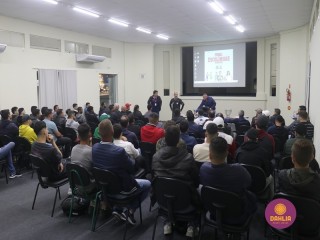 
<a style='margin-left: 5px;' class='btn btn-xs btn-social btn-facebook' href='https://www.facebook.com/sharer/sharer.php?u=https://www.boladovale.com.br/imgs/800-800-90/conteudo/fotos/1652/img0521.jpg' rel='popup' data-width='500' data-height='400'><i class='fa fa-facebook'></i>Compartilhar <span class='hidden-xs'>no Facebook</span>
</a> 
<a class='btn btn-default btn-xs' target='_blank' href='imgs/800-800-90/conteudo/fotos/1652/img0521.jpg'>
<span class='glyphicon glyphicon-cloud-download'></span> Salvar
</a> 
<span></span>