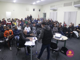 
<a style='margin-left: 5px;' class='btn btn-xs btn-social btn-facebook' href='https://www.facebook.com/sharer/sharer.php?u=https://www.boladovale.com.br/imgs/800-800-90/conteudo/fotos/1652/img0545.jpg' rel='popup' data-width='500' data-height='400'><i class='fa fa-facebook'></i>Compartilhar <span class='hidden-xs'>no Facebook</span>
</a> 
<a class='btn btn-default btn-xs' target='_blank' href='imgs/800-800-90/conteudo/fotos/1652/img0545.jpg'>
<span class='glyphicon glyphicon-cloud-download'></span> Salvar
</a> 
<span></span>