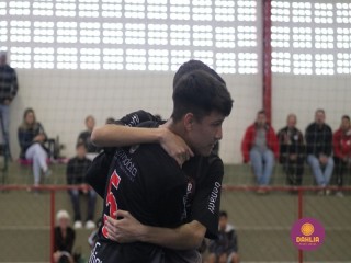 
<a style='margin-left: 5px;' class='btn btn-xs btn-social btn-facebook' href='https://www.facebook.com/sharer/sharer.php?u=https://www.boladovale.com.br/imgs/800-800-90/conteudo/fotos/1653/img5820.jpg' rel='popup' data-width='500' data-height='400'><i class='fa fa-facebook'></i>Compartilhar <span class='hidden-xs'>no Facebook</span>
</a> 
<a class='btn btn-default btn-xs' target='_blank' href='imgs/800-800-90/conteudo/fotos/1653/img5820.jpg'>
<span class='glyphicon glyphicon-cloud-download'></span> Salvar
</a> 
<span></span>