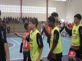 
<a style='margin-left: 5px;' class='btn btn-xs btn-social btn-facebook' href='https://www.facebook.com/sharer/sharer.php?u=https://www.boladovale.com.br/imgs/800-800-90/conteudo/fotos/1653/img5851.jpg' rel='popup' data-width='500' data-height='400'><i class='fa fa-facebook'></i>Compartilhar <span class='hidden-xs'>no Facebook</span>
</a> 
<a class='btn btn-default btn-xs' target='_blank' href='imgs/800-800-90/conteudo/fotos/1653/img5851.jpg'>
<span class='glyphicon glyphicon-cloud-download'></span> Salvar
</a> 
<span></span>
