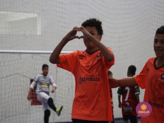 
<a style='margin-left: 5px;' class='btn btn-xs btn-social btn-facebook' href='https://www.facebook.com/sharer/sharer.php?u=https://www.boladovale.com.br/imgs/800-800-90/conteudo/fotos/1653/img5994.jpg' rel='popup' data-width='500' data-height='400'><i class='fa fa-facebook'></i>Compartilhar <span class='hidden-xs'>no Facebook</span>
</a> 
<a class='btn btn-default btn-xs' target='_blank' href='imgs/800-800-90/conteudo/fotos/1653/img5994.jpg'>
<span class='glyphicon glyphicon-cloud-download'></span> Salvar
</a> 
<span></span>